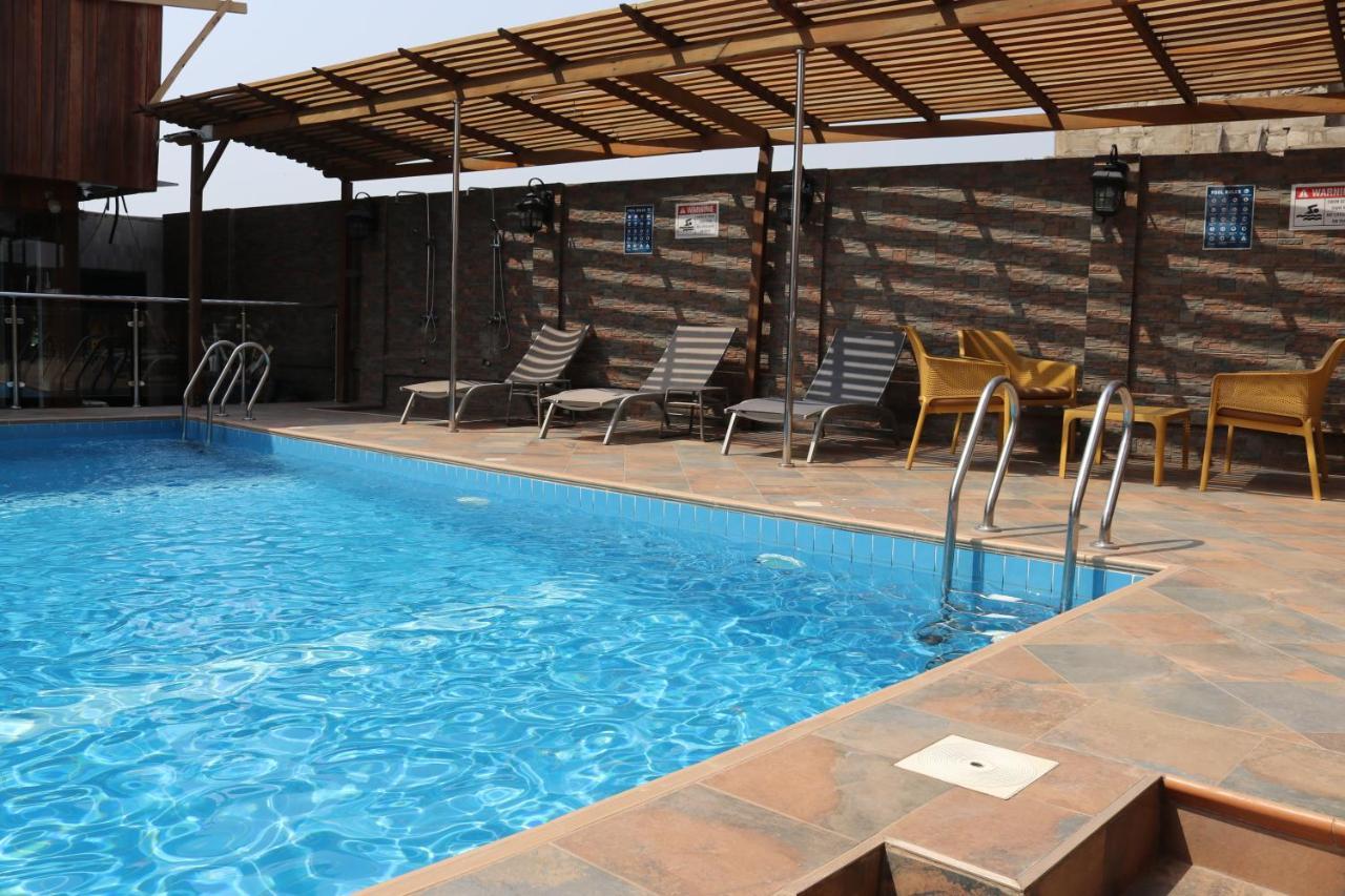 Golden Crystal Experience Hotel Accra Exteriör bild